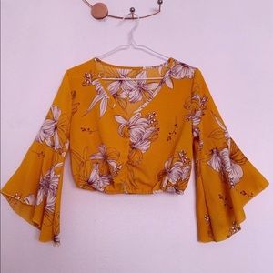 BNWOT Yellow Floral Butterfly Sleeve Crepe Top (S/M)
